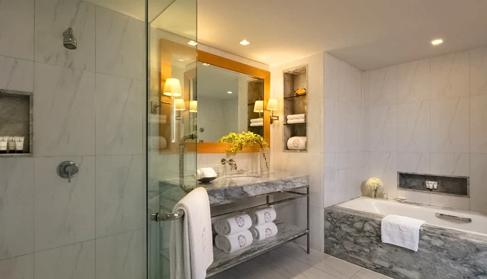 هتل لبوا ات استیت تاور بانکوک